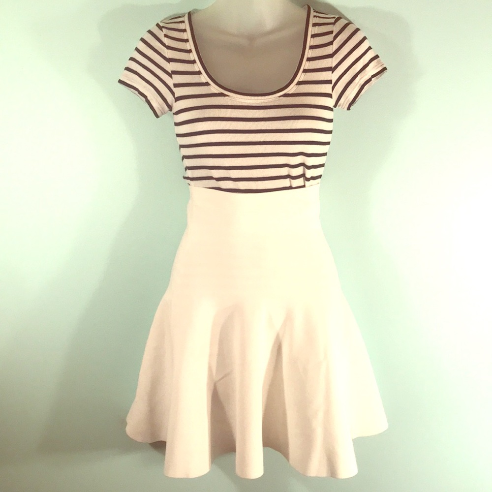 🌿 BCBG white skirt